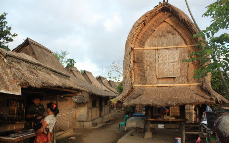 Rumah adat Sasak kepulauan lombok