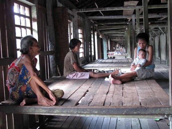 Makna Rumah panjang Suku Dayak